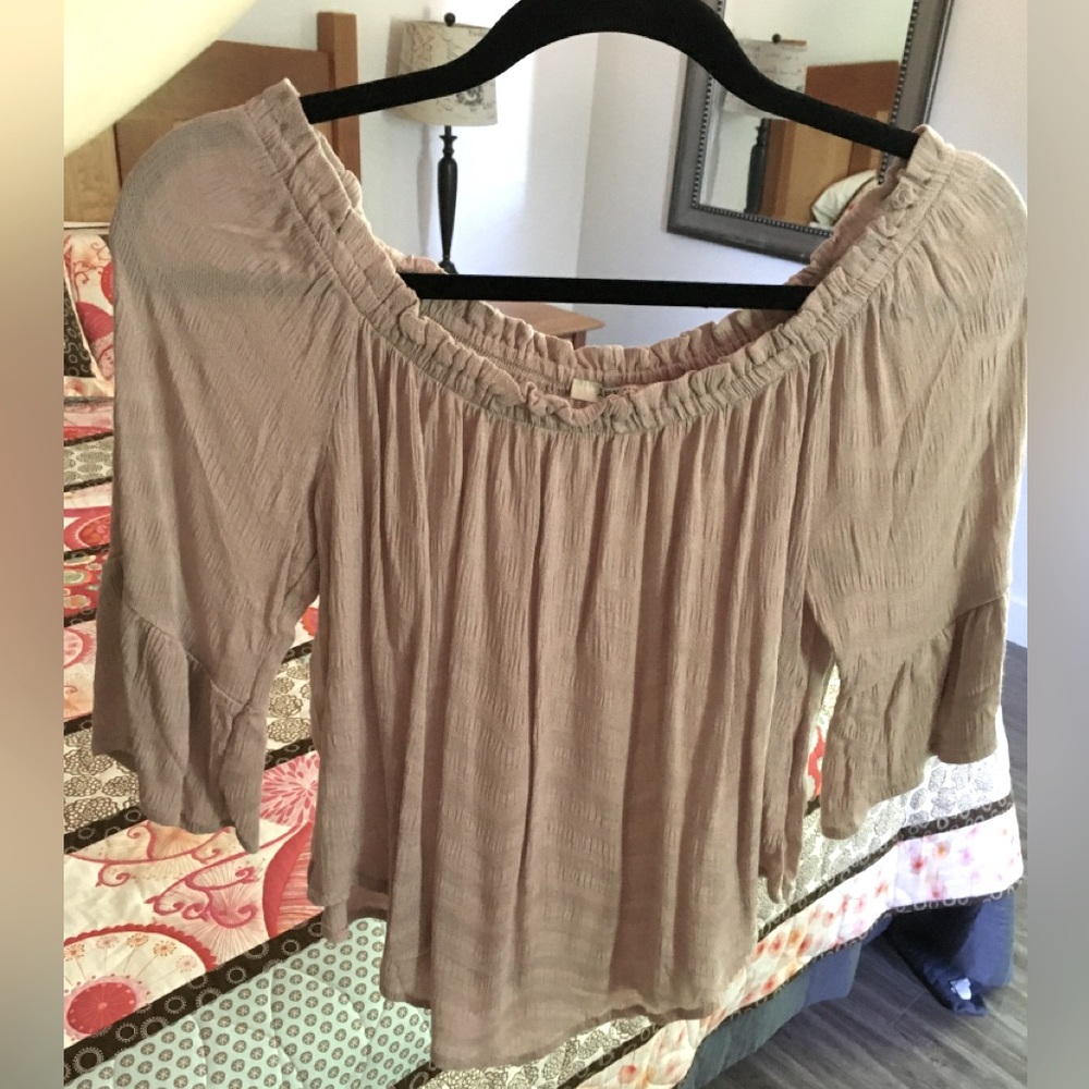 Dex beige flowy top, size medium